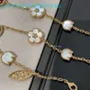 2024ジュエリーデザイナーブランドVanl Cleefl Arpelsbracelet Four Leaf Grass Seve Star Ladybug Fiver Flower18K Rose Gold Natural White Fritillariaブレスレット