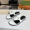 Yaz kadın moda sandalet tasarımcısı rahat rahat düz ayakkabılar minimalist tatil plaj flip flop