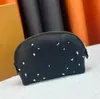 Wysokiej jakości mężczyźni kobiety luksusowe designerskie torby kosmetyczne mini torby torebki Shuder crossbody torebki z oryginalnej torebki z torbą na kurz 17 cm czarny