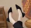 Pumps dames chaussures de chaussures d'été pour femmes 2023 avec des talons moyens noirs formels pointues carrés de vacances en gros rabais