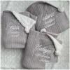 Couvertures Swaddling Nom personnalisé tricoté bébé couverture hiver pour bébés mousseline personnalisé né literie couette ER livraison directe enfants tapis ot4lz