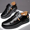 Сандалии, лето 2024, мужская кожаная обувь, деловая повседневная деловая формальная мягкая подошва, нескользящая черная обувь для пап среднего возраста