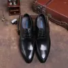 Klänningskor Fashion Black / Brown Tan Pointed Toe Socia Mens Business äkta läder Derby Manlig bröllopsbrudgum