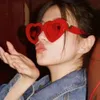 2 PCSファッションラグジュアリーデザイナーvラブサングラスインシンファッション2022新しいスタイルYu Shuxin Net Red Sunglasses Modeling Peach Heart Glasses