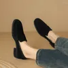 Повседневная обувь Коричневые, черные женские туфли на плоской подошве, разноцветные замшевые кожаные слипоны, лоферы с металлическими украшениями, женские мокасины