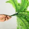 Simulation de fleurs décoratives de feuilles de perse suspendues au mur, grand bouquet de plantes de pelouse, fausse fougère verte chiffrée