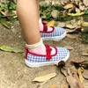 Sneakers Tenis licht gesneden schoenen voor kinderen casual meisjes babyschoenen met zachte zolen meisjes canvas schoenen schattige strik sportschoenen Zapatillas 240322