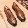 Nuove scarpe brogue da uomo di lusso Scarpe da uomo con fondo spesso Scarpe con rialzo Scarpe da lavoro formali in pelle Scarpe da sposa marroni Banchetto britannico