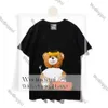 Designers Mens Womens T-shirts Tshirts Fashion Letter Imprimée à manches courtes Lady Tees Luxurys Casual Clothes Tops T-shirt Moschi 132