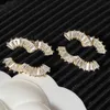 Con caja Vender Moda Perla Cristal Eardrop 925 Marca de plata Diseñador Studs Pendientes de letras Mujeres clásicas Incrustaciones de diamantes Pendiente de diamantes de imitación Joyería para fiesta de boda