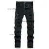 2023 Winter Street Trendy Men's Perforated Jeans Fashion Trend Patch broderade elastiska små fötter Mid Rise Pants
