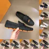 40Modelo Mocasines de diseñador con diamantes de imitación negros Remaches dorados Remaches formales para hombres Zapatos casuales Fiesta de bodas Zapatos de vestir lujosos Pisos para hombres Mocasines sin cordones us 4-12