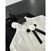 Женские блузки Корейская версия 2024 Дизайн Маленькая ароматная рубашка с воротником-стойкой и рюшами Высококачественный короткий топ с рюшами и расклешенными рукавами с бантом и цветком