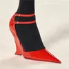 Sukienka buty 2024 Letnie kobiety pompki gęste sandały na wysokim obcasie seksowne czerwone spiczaste palce ślubne damskie paski na kostki kliny