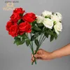 Finto floreale verde Rose bouquet artificiale rosa fiore rosso decorazione di nozze fiore di seta a 9 teste rosa finta decorazione della casa Y240322