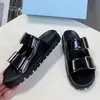 2024 zomer nieuwe aankomst vrouwen platte slippers runway designer hoge kwaliteit sue leer dikke zool buiten wandelen zachte gesp decor vakantie strand slippers