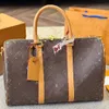 Popularna torba projektantka torba DUFFEL Mężczyźni i kobiety moda torba podróżna Torba podmiejska powlekana skórzana skórzana ręka na ramię Crossbody Wzór Seria w stylu siatki