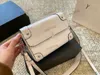 24ss moda feminina crossbody saco caixa legal e atrevida low-key designer de luxo bolsa de ombro de couro de vaca bolsa de moedas de compras