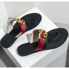 Designer tofflor thong flip flop varumärke kvinnor glider nyaste stranden inomhus utomhus platt slassic somen skor sommar kvinnors glid sandal sneakers 36-42