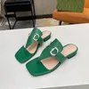 Sandali estivi da donna alla moda firmati scarpe basse casual e comode per le vacanze sulla spiaggia, dolci pantofole a punta aperta