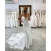 Meerjungfrau Sexy rückenfreie Hochzeit Spaghettiträger Spitze Applikationen Knopf bedeckt offener Rücken lange Brautkleider Kleider nach Maß BC