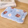 Camas para gatos Muebles Colchón suave para gatos Estera corta para dormir para mascotas de felpa adecuada para gatos Cachorros Conejos Esteras para mascotas Mantas Esteras para gatos cálidas Y240322