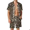 Tute da uomo Uomo Pelle di serpente nera Set da uomo Stampa in scala di serpente Pantaloncini casual Camicia da spiaggia moda estiva Set manica corta stampato Ov Dhh5L