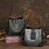 Avondtassen Retro Echt Leer Dames Emmer Tas Bloemen Reliëf Koeienhuid Handtassen Grote Capaciteit Dames Tote Schouder Crossbody