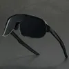 2 piezas Diseñador de lujo de moda Nuevas gafas de sol con marco grande Diseño hueco Envuelto Deportes al aire libre y gafas de ciclismo Coloridas y a prueba de salpicaduras