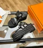 Luksusowe sandały Eze Wedge Sandals okrągły projekt klinu Kobiety Espadarille Slingback Hollow Slipper Platform