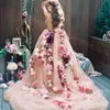 Une épaule fée pays robes de mariée de luxe à la main fleur Champagne plage robe de mariée balayage train coloré Camo robes de mariée