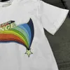 Nueva camiseta para bebé, estampado de letras del arco iris, camiseta para niños, tamaño 100-150 CM, ropa de diseñador para niños, niñas, niños, camisetas de manga corta, 24 de marzo