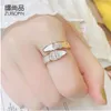 Titanium Steel Rose Gold Natural White Shanger con anillo de serpiente de diamantes Mother of Pearl Snake Ring Anillo personalizado de doble capa personalizado