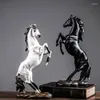 Figuritas decorativas, estatua de caballo de estilo nórdico moderno europeo para decoración del hogar y la Oficina, accesorios de resina, adorno