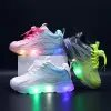 Chaussures Chaussures de sport pour enfants 2023 Été Nouveaux Chaussures Net Breathable Led Light Net Surface Fashion Kids Sneakers