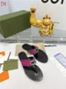 Designer Luxury Pursuit Trek Slides Sandaler Flip Flops Herrstorlek 9.5 Slip på Black Web Slip på Sandal Slipper With Box