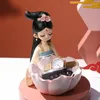 Decorative Figurines Royal Princess Sculpture Key Storage Ornaments Home Decoration Noble Miss Resin Statue Crafts Girl Birthday Gift