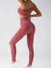 Conjuntos activos Conjunto de yoga con estampado de leopardo sin costuras para mujer Top corto deportivo con espalda cruzada calada Levantamiento de cadera melocotón Pantalones de fitness de cintura alta Traje de 2 piezas