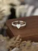 Küme halkaları Parlayan Pure 925 Gümüş Kadın Yüzüğü Kalp şeklindeki opal ve zirkon ile kakma aile partisi kıyafetleri için güzel tatlı stil