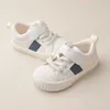 Sneakers Hoge kwaliteit dagelijkse outdoor unisex kinder witte mesh ademende comfortabele sportschoenen met ronde neus bescherming veiligheid casual schoenen 24322