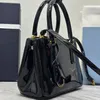 topkwaliteit 10A galleria lakleren schoudertas luxe designer lederen handvatten geëmailleerde metalen hardware handtas ritszakken crossbody tas portemonnee dames heren