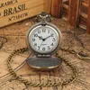 Vintage Pocket Watches Retro Bronze Royal Flush Quartz Pendant FOB Pocket Watch med halsbandskedjan Presentklocka för män Women240Q