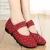 Mieszkania nowe chińskie haftowane kwiaty kobiety płaskie poślizg na bawełnianym tkaninie lnianej wygodne baletko płaskie buty nowe czerwone