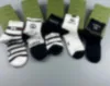 Tasarımcı Erkek ve Kadın Çorapları Beş Çift Lüks Spor Kış Alfabesi Baskılı Çoraplar Hem Erkek ve Kadınlar İçin İşlemeli Pamuk 2024