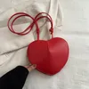 Borsa a cuore con coulisse Borsa da sposa rossa Borsa da donna 2024 Moda Y2K Borsa a tracolla con tracolla in pelle PU con cerniera di moda Y2K