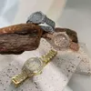 Leichte, luxuriöse Damen-Armbanduhr, modische Nischenuhr mit Diamanteinlage, römische Quarzuhr