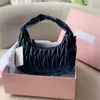 Miu Wander Gematelasseerde Satijnen Mini Hobo Tas Designer Handtas Hardware Lederen Tote Hobo Silhouet Vrouwen Ritssluiting Crossbody Schoudertassen Portemonnee