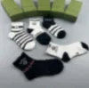 Designer -Männer- und Frauensocken fünf Paar Luxussport -Winter -Alphabet -gedruckten Socken gestickt Baumwolle für Männer und Frauen gleichermaßen 2024