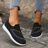 Casual skor svart färg stickade sneakers för kvinnor sommaren icke-halkad andningsstrumpor kvinna slip-on platt klackar sport