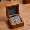 ジュエリーボックスミシトゥソリッドウッドウェディングリングボックス提案用リングネックレスストレージボックスのための四角い木製リングボックス結婚宝石箱L240323